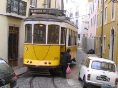 tram_alfama01